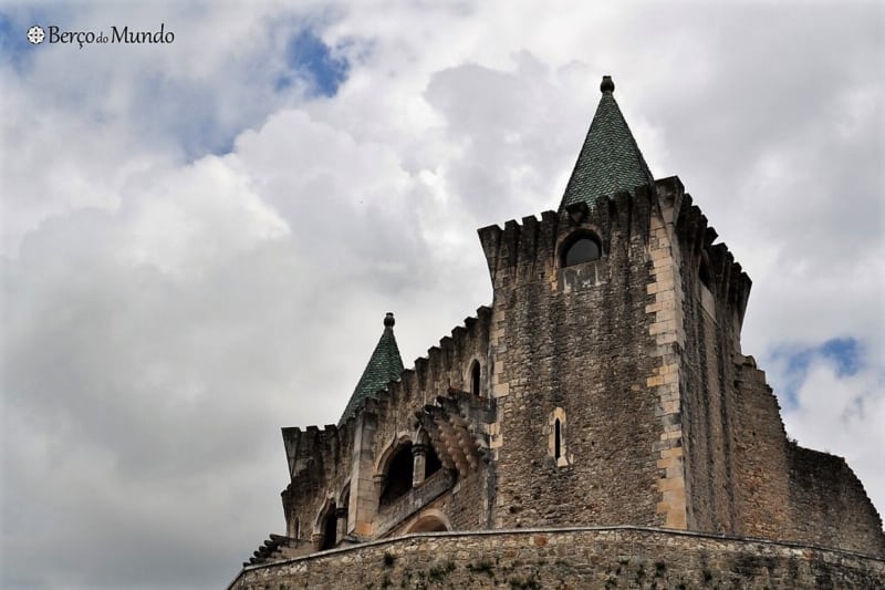 Um dos castelos em Portugal mais bonitos é o de Porto de Mós