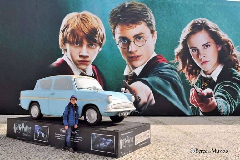 À porta da exposição Harry Potter