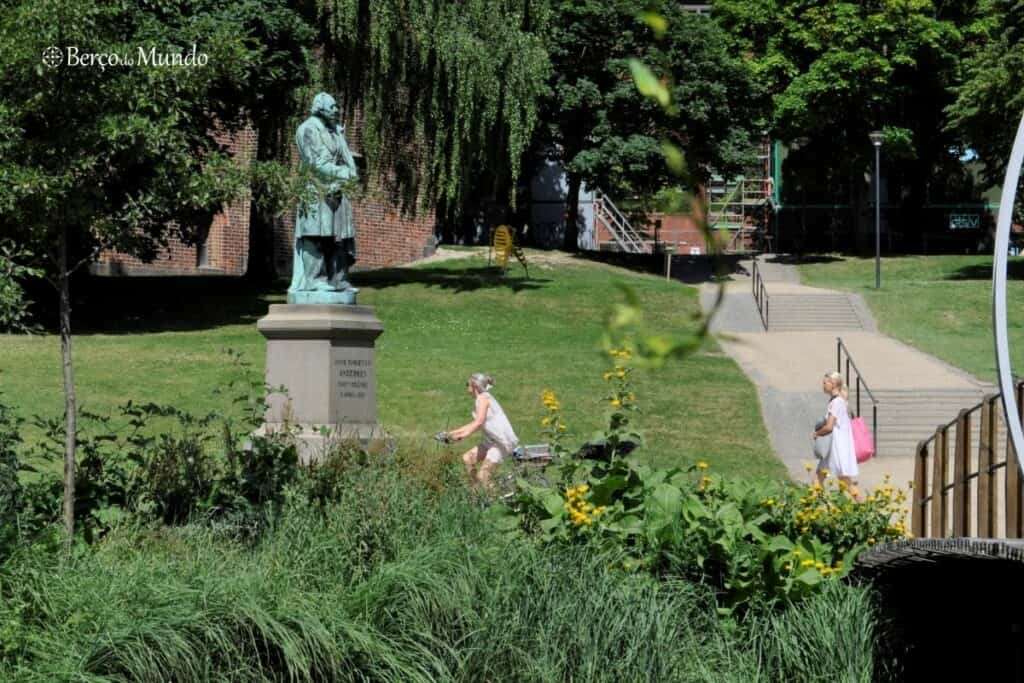 estatua HC Andersen em Odense