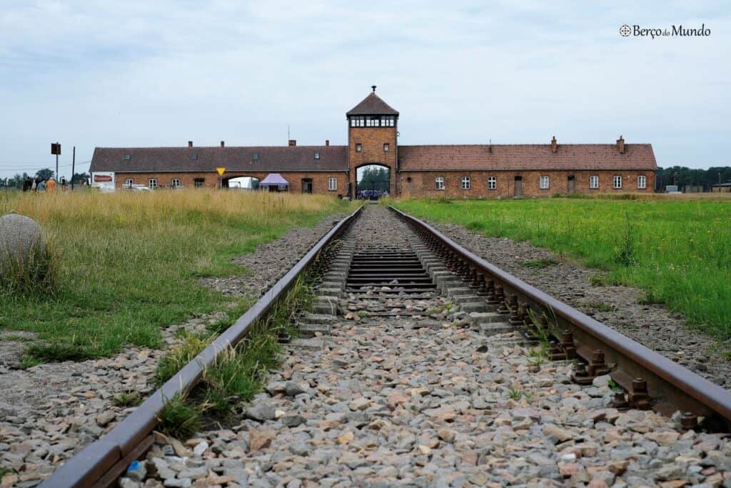 entrada de Auschwitz II Birkenau