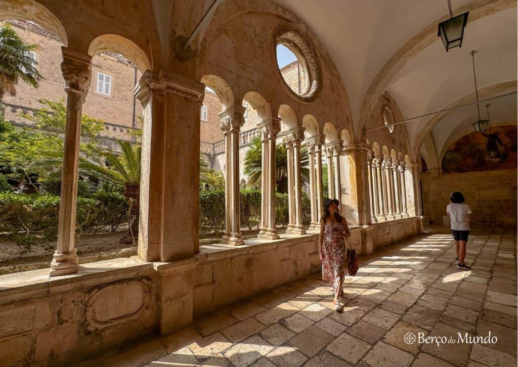 claustro do convento franciscano