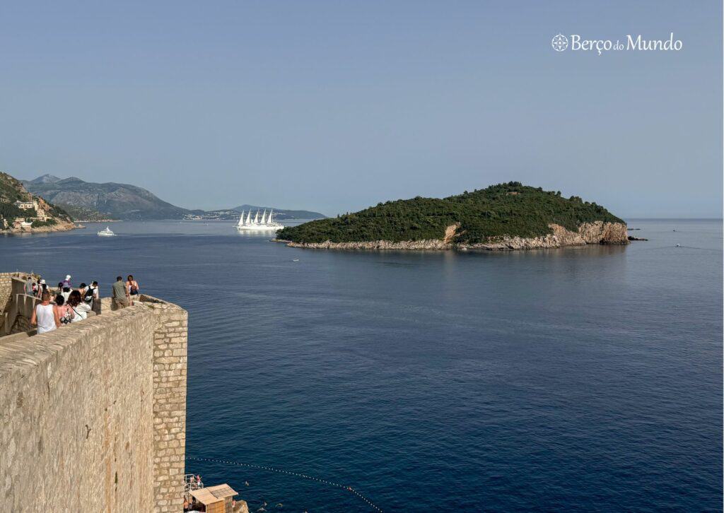 ilha Lokrum em frente a Dubrovnik