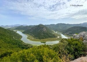 Vista do lago Skadar