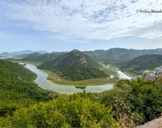 Vista do lago Skadar