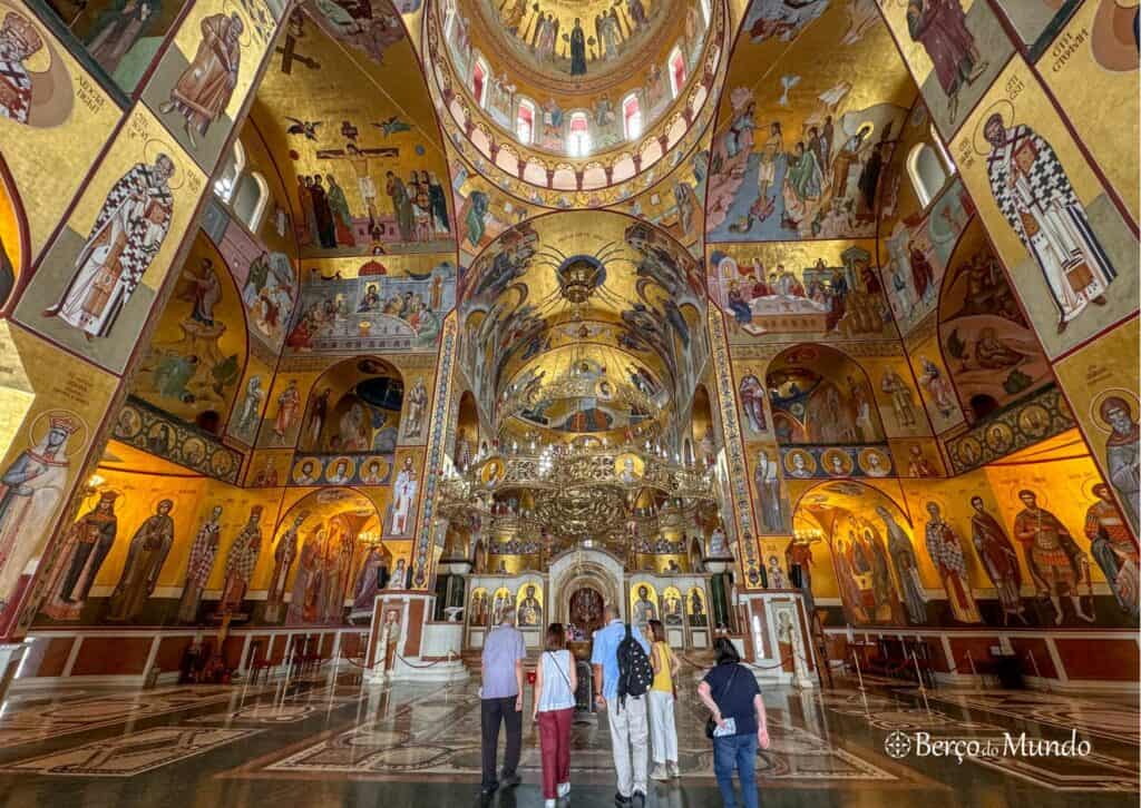 interior da catedral ortodoxa de Podgorica