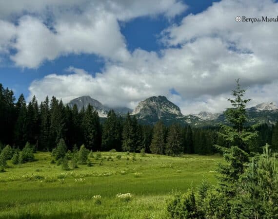 montanhas no parque nacional de Durmitor