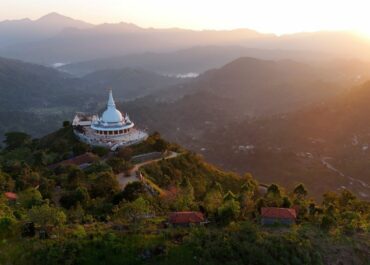 Mahamevnawa, o brilhante templo budista