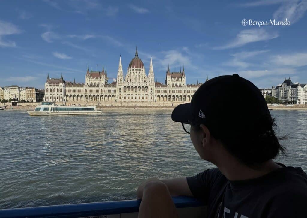 Parlamento de Budapeste no rio Danúbio